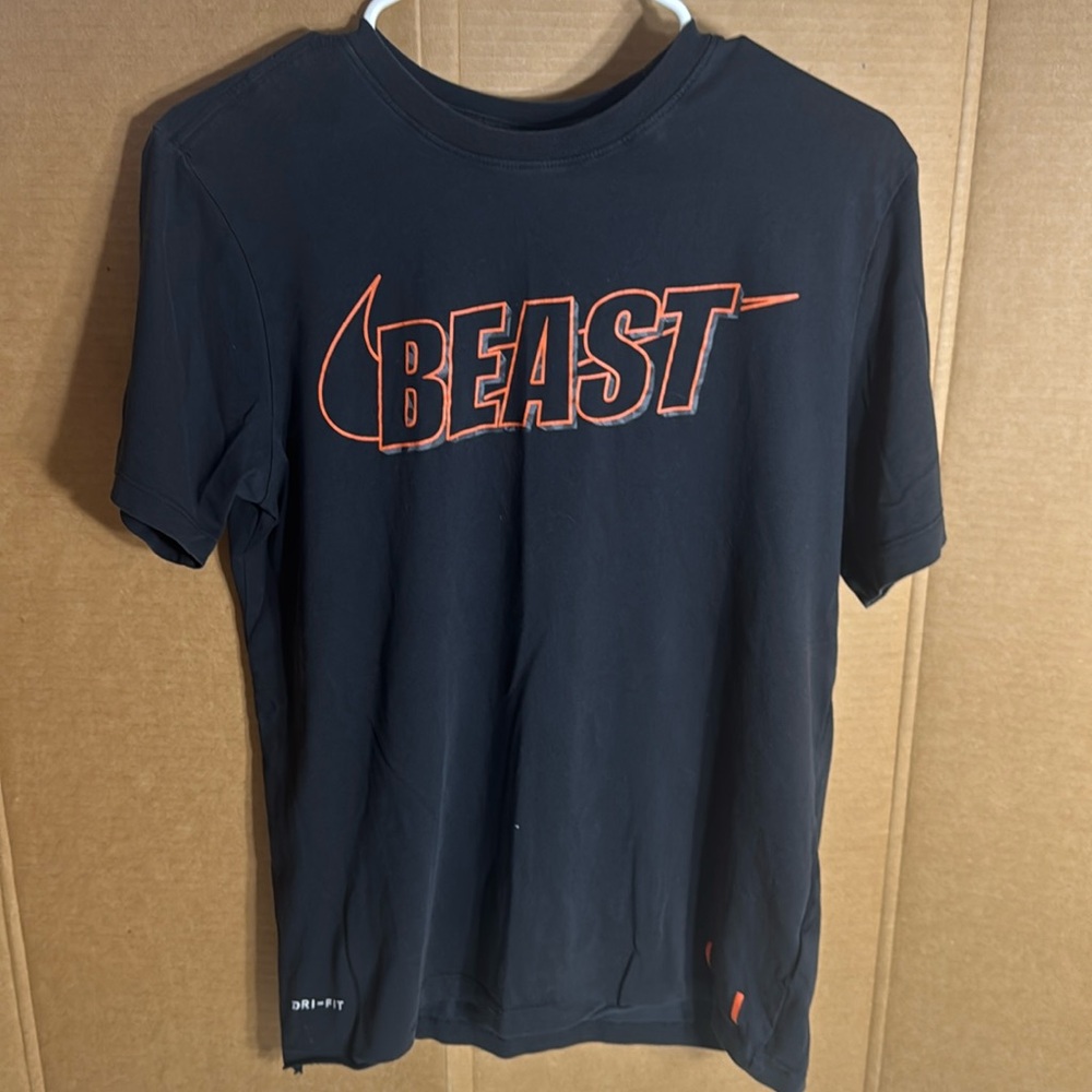 Nike dry fit Beast T-Shirt‎ small